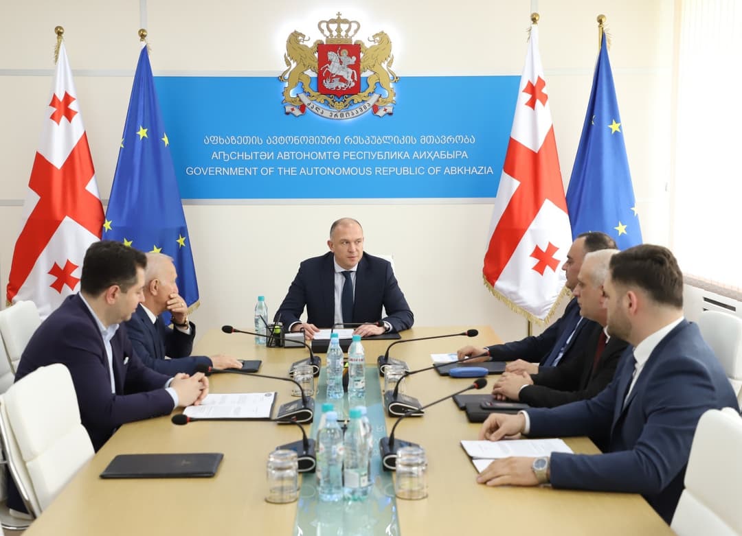 ლევან მგალობლიშვილის ხელმძღვანელობით აფხაზეთის მთავრობაში სხდომა გაიმართა