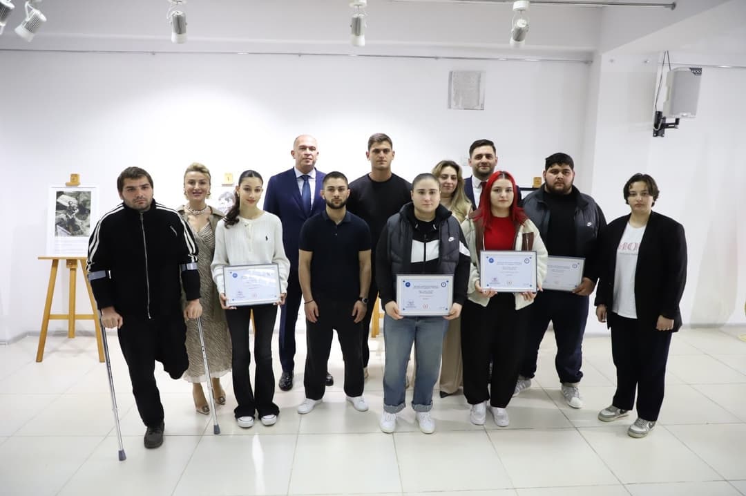 ვალერი არქანიას სახელობის არტგალერეაში ვიქტორ სანეევის სახელობის სტიპენდიატების დაჯილდოება გაიმართა