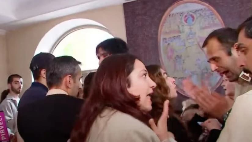 აქტივისტ ლევან ზაზაძისთვის 12-დღიანი პატიმრობის შეფარდებას სასამართლოში ხმაური მოჰყვა