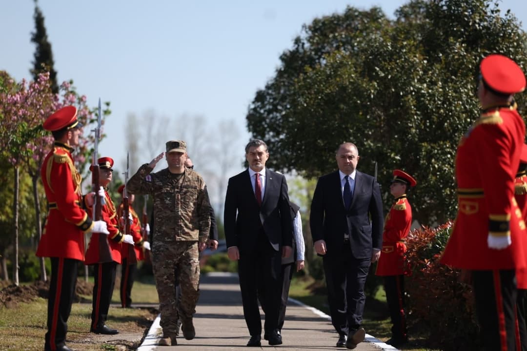 მიხეილ ყაველაშვილი სენაკის მე-2 ქვეით ბრიგადაში საზეიმო ღონისძიებას დაესწრო