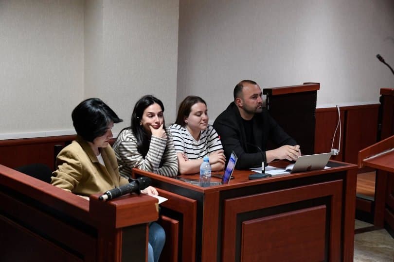 Frontnews image description