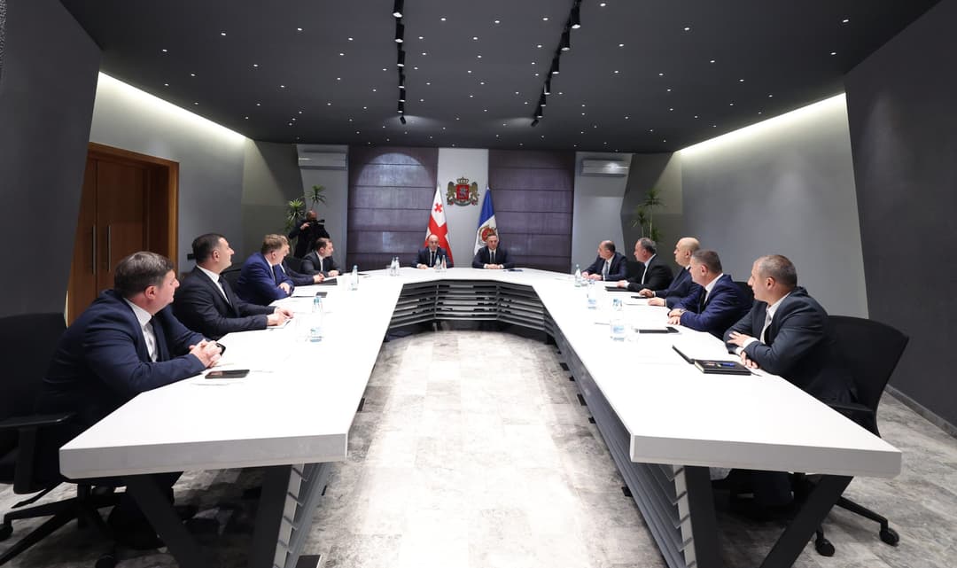 ვახტანგ გომელაურმა პოლიციის დეპარტამენტების ხელმძღვანელებთან სამუშაო თათბირი გამართა