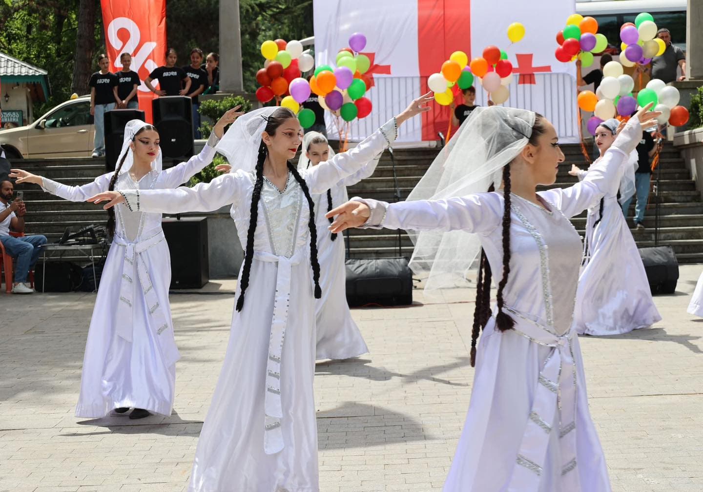 <p style="text-align: justify">ბორჯომში საქართველოს დამოუკიდებლობის დღე აღინიშნა.</p><p style="text-align: justify">მაყურებლის წინაშე ადგილობრივი ვოკალური და ქორეოგრაფიული ანსამბლები წარდგნენ.</p><p style="text-align: justify">26 მაისი მოსახლეობას დეკანოზმა იოანემ (ხეცურიანი), საკრებულოს თავმჯდომარემ დავით ზაალიშვილმა და მერის მოადგილემ გიორგი ტაბატაძემ მიულოცეს.</p><p style="text-align: justify">ღონისძიებას ადგილობრივი თვითმმართველობის წარმომადგენლები და მოქალაქეები ესწრებოდნენ.</p><div class="iframe-wrapper"><iframe src="https://www.facebook.com/plugins/post.php?href=https%3A%2F%2Fwww.facebook.com%2Fpermalink.php%3Fstory_fbid%3Dpfbid02FdUWK7ZbupTW3FthHytXbz8ZC3vvccBy46vkHJfsPXMioCUV2AYoTjEvJbDJzTK4l%26id%3D100067222093058&amp;show_text=true&amp;width=500" frameborder="0" allowfullscreen="true" width="500" height="754" title="Embedded content" allow="autoplay; clipboard-write; encrypted-media; picture-in-picture; web-share" scrolling="no" style="border:none;overflow:hidden"></iframe></div>