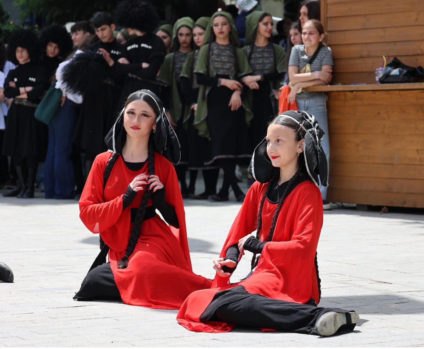 <p style="text-align: justify">ბორჯომში საქართველოს დამოუკიდებლობის დღე აღინიშნა.</p><p style="text-align: justify">მაყურებლის წინაშე ადგილობრივი ვოკალური და ქორეოგრაფიული ანსამბლები წარდგნენ.</p><p style="text-align: justify">26 მაისი მოსახლეობას დეკანოზმა იოანემ (ხეცურიანი), საკრებულოს თავმჯდომარემ დავით ზაალიშვილმა და მერის მოადგილემ გიორგი ტაბატაძემ მიულოცეს.</p><p style="text-align: justify">ღონისძიებას ადგილობრივი თვითმმართველობის წარმომადგენლები და მოქალაქეები ესწრებოდნენ.</p><div class="iframe-wrapper"><iframe src="https://www.facebook.com/plugins/post.php?href=https%3A%2F%2Fwww.facebook.com%2Fpermalink.php%3Fstory_fbid%3Dpfbid02FdUWK7ZbupTW3FthHytXbz8ZC3vvccBy46vkHJfsPXMioCUV2AYoTjEvJbDJzTK4l%26id%3D100067222093058&amp;show_text=true&amp;width=500" frameborder="0" allowfullscreen="true" width="500" height="754" title="Embedded content" allow="autoplay; clipboard-write; encrypted-media; picture-in-picture; web-share" scrolling="no" style="border:none;overflow:hidden"></iframe></div>