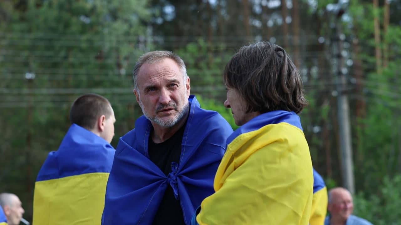 <p>Ukrainian President Volodymyr Zelenskyy announced the first stage of a significant prisoner exchange with Russia, calling it a crucial step in bringing Ukrainians home. The deal, agreed upon during recent negotiations in Istanbul, follows the “1000-for-1000” formula and aims to exchange a total of 1,000 Ukrainian captives for 1,000 Russian prisoners.</p><p>“We are bringing our people home. The first stage has been carried out. Today – 390 people. On Saturday and Sunday, we expect the exchange to continue,” Zelenskyy wrote on social media on Friday. He emphasized the importance of verifying every name and detail, and vowed to continue diplomatic efforts to ensure no Ukrainian remains in captivity.</p><p>According to Ukraine’s Coordination Headquarters on the Treatment of Prisoners of War, 270 service members and 120 civilians were freed in this initial phase. The released soldiers represent multiple branches of the Ukrainian Armed Forces, including the Navy, Air Assault Forces, Territorial Defense Forces, the National Guard, and the State Border Guard Service.</p><p>“These defenders fought in key regions such as Donetsk, Luhansk, Kharkiv, Zaporizhzhia, and Kherson, and took part in battles in Chernihiv, Sumy, and Kyiv regions,” the headquarters reported.</p><p>Among the freed individuals are 387 men and three women. Some had been held since 2022, according to Andriy Yermak, head of the Presidential Office.</p><p>The landmark agreement was reached during the first in-person meeting between Ukrainian and Russian delegations in three years, held in Istanbul on May 16, 2025. It marks a rare moment of cooperation amid the ongoing conflict and is being closely watched by international observers.</p><p>Further exchanges are expected to continue throughout the weekend.</p>