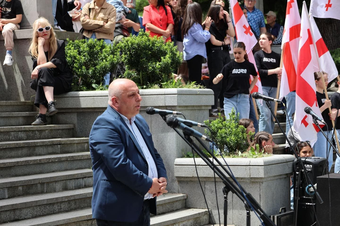 <p style="text-align: justify">ბორჯომში საქართველოს დამოუკიდებლობის დღე აღინიშნა.</p><p style="text-align: justify">მაყურებლის წინაშე ადგილობრივი ვოკალური და ქორეოგრაფიული ანსამბლები წარდგნენ.</p><p style="text-align: justify">26 მაისი მოსახლეობას დეკანოზმა იოანემ (ხეცურიანი), საკრებულოს თავმჯდომარემ დავით ზაალიშვილმა და მერის მოადგილემ გიორგი ტაბატაძემ მიულოცეს.</p><p style="text-align: justify">ღონისძიებას ადგილობრივი თვითმმართველობის წარმომადგენლები და მოქალაქეები ესწრებოდნენ.</p><div class="iframe-wrapper"><iframe src="https://www.facebook.com/plugins/post.php?href=https%3A%2F%2Fwww.facebook.com%2Fpermalink.php%3Fstory_fbid%3Dpfbid02FdUWK7ZbupTW3FthHytXbz8ZC3vvccBy46vkHJfsPXMioCUV2AYoTjEvJbDJzTK4l%26id%3D100067222093058&amp;show_text=true&amp;width=500" frameborder="0" allowfullscreen="true" width="500" height="754" title="Embedded content" allow="autoplay; clipboard-write; encrypted-media; picture-in-picture; web-share" scrolling="no" style="border:none;overflow:hidden"></iframe></div>