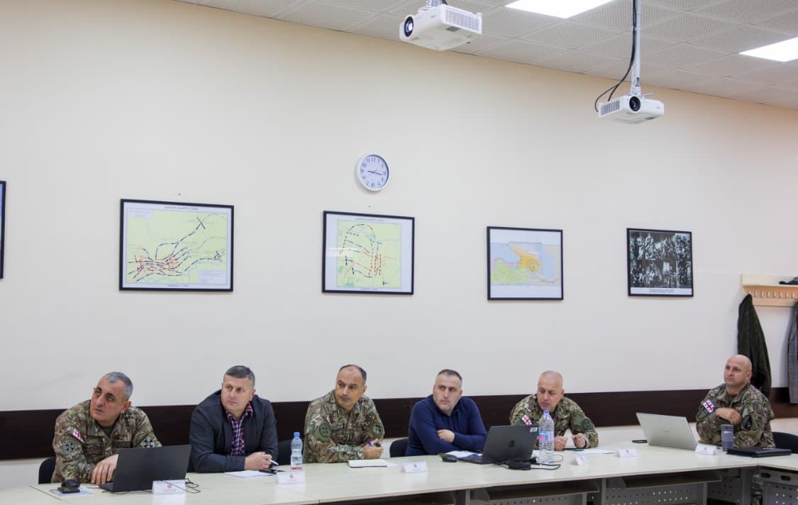 <p style="text-align: justify">სსიპ – დავით აღმაშენებლის სახელობის საქართველოს ეროვნული თავდაცვის აკადემიაში საქართველოს თავდაცვის სამინისტროს სისტემის სამხედრო მოსამსახურეებისთვის წარმატებით ჩატარდა ნატოს სტანდარტებით შექმნილი ხუთდღიანი სასწავლო კურსი „სტრატეგიული ოპერაციები ტერორიზმისა და ამბოხებულთა წინააღმდეგ“.</p><p style="text-align: justify">კურსში მონაწილეობა მიიღო თავდაცვის სამინისტროს სისტემის 19-მა წარმომადგენელმა თავდაცვის ძალების სხვადასხვა ქვედანაყოფებიდან.</p><p style="text-align: justify">კურსის მიზანი იყო მონაწილეთათვის თეორიული ცოდნის გადაცემა და პრაქტიკული უნარების გაღრმავება, რათა მათ შეძლონ ეფექტურად გაუმკლავდნენ ტერორიზმისა და ამბოხებული მოძრაობებისგან მომდინარე საფრთხეებს. სწავლების შინაარსი ითვალისწინებდა თანამედროვე უსაფრთხოების გამოწვევებზე რეაგირებისთვის აუცილებელი სტრატეგიული ხედვის, ანალიზისა და ოპერაციული დაგეგმვის უნარების განვითარებას.</p><p style="text-align: justify">სასწავლო კურსის დასრულების შემდეგ, მონაწილეებს გადაეცათ შესაბამისი სერტიფიკატები.</p><p style="text-align: justify">ეროვნული თავდაცვის აკადემია მომავალშიც გააგრძელებს ნატოს სტანდარტებით შექმნილი სასწავლო პროგრამების განხორციელებას, რაც ხელს შეუწყობს თავდაცვის ძალების წარმომადგენელთა უწყვეტ განვითარებას.</p>