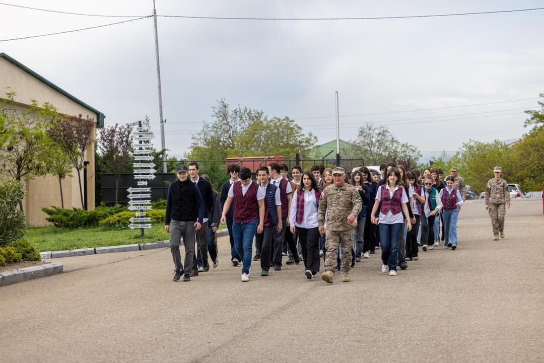 მე-5 საარტილერიო ბრიგადას საჯარო და კერძო სკოლების მოსწავლეები ესტუმრნენ