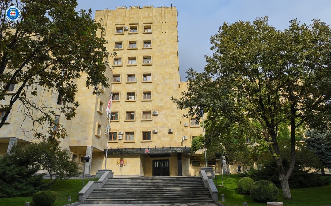 პროკურატურამ ჯანმრთელობის განზრახ მძიმე დაზიანების ფაქტზე დაკავებულს ბრალდება დაუმძიმა