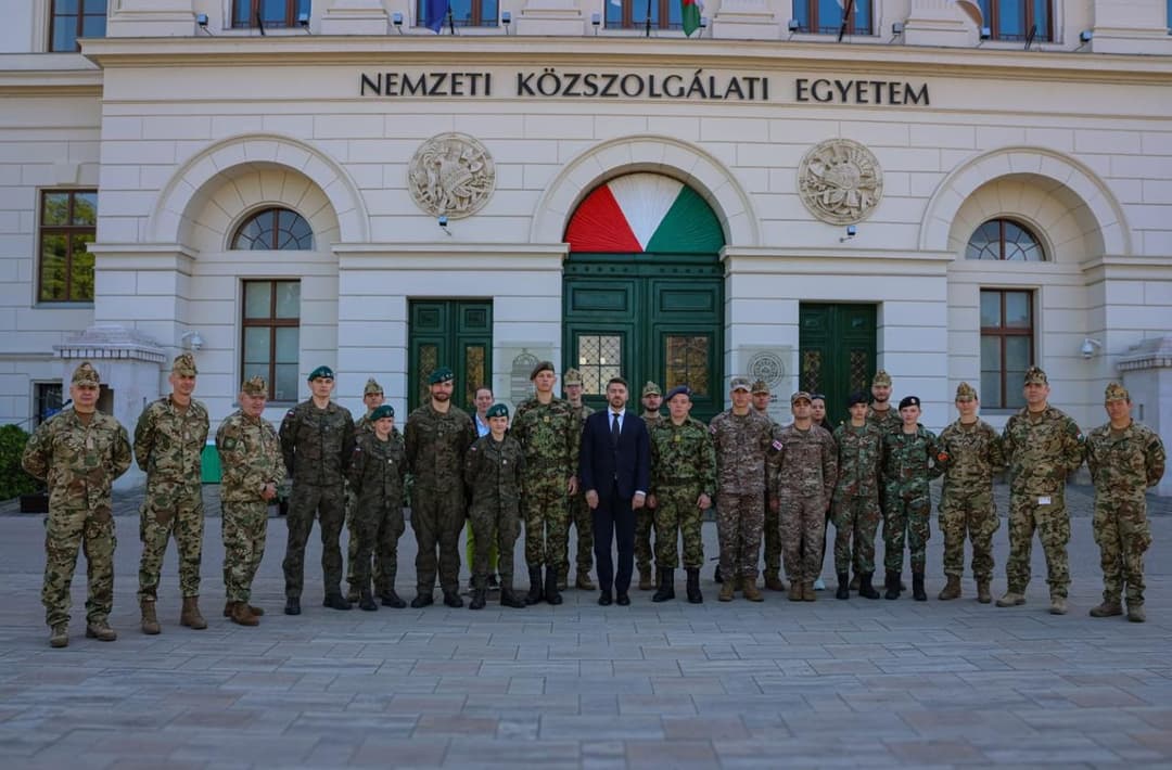ეროვნული თავდაცვის აკადემიის იუნკერები უნგრეთის საჯარო სამსახურის ეროვნულ უნივერსიტეტში "კადეტთა საერთაშორისო კვირეულზე" იმყოფებოდნენ