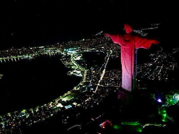 <p style="text-align: justify">საქართველოს საგარეო საქმეთა სამინისტროსა და ბრაზილიის ფედერაციულ რესპუბლიკაში საქართველოს საელჩოს ორგანიზებით, საქართველოს დამოუკიდებლობის დღესთან დაკავშირებით და ორ ქვეყანას შორის მეგობრობის სიმბოლურ დასტურად &nbsp;მსოფლიოს ერთ-ერთი მთავარი კულტურული ღირსშესანიშნაობა - ქ. რიო-დე-ჟანეიროს კორკოვადოს მთაზე ქრისტეს ქანდაკება საქართველოს დროშის ფერებით განათდა.</p><p style="text-align: justify">საქართველოს საელჩო და ბრაზილიაში საქართველოს ელჩი ზურაბ მჭედლიშვილი  პროექტის მხარდაჭერისათვის რიო-დე-ჟანეიროს შტატის გუბერნიას, “ქრისტე რედენტორის" ტაძრის მრევლს, ტექნიკურ ჯგუფსა და კომპანია “Promotional Travel“-ის ხელმძღვანელობას მადლობას უხდის.</p>