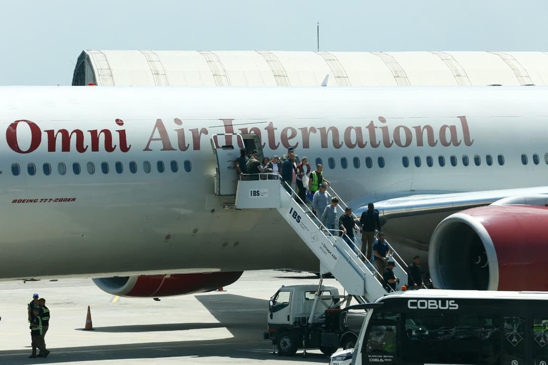 გიორგი ცაგარეიშვილი თბილისის აეროპორტში ამერიკიდან დეპორტირებულ საქართველოს მოქალაქეებს დახვდა