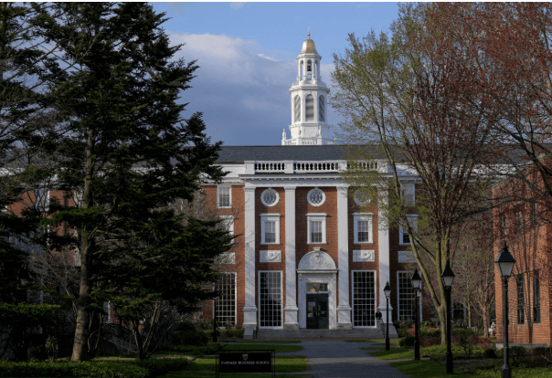 აშშ-ის სასამართლომ ტრამპის ადმინისტრაციის მიერ ჰარვარდის უნივერსიტეტისთვის საერთაშორისო სტუდენტების ჩარიცხვის უფლების ჩამორთმევის გადაწყვეტილება შეაჩერა