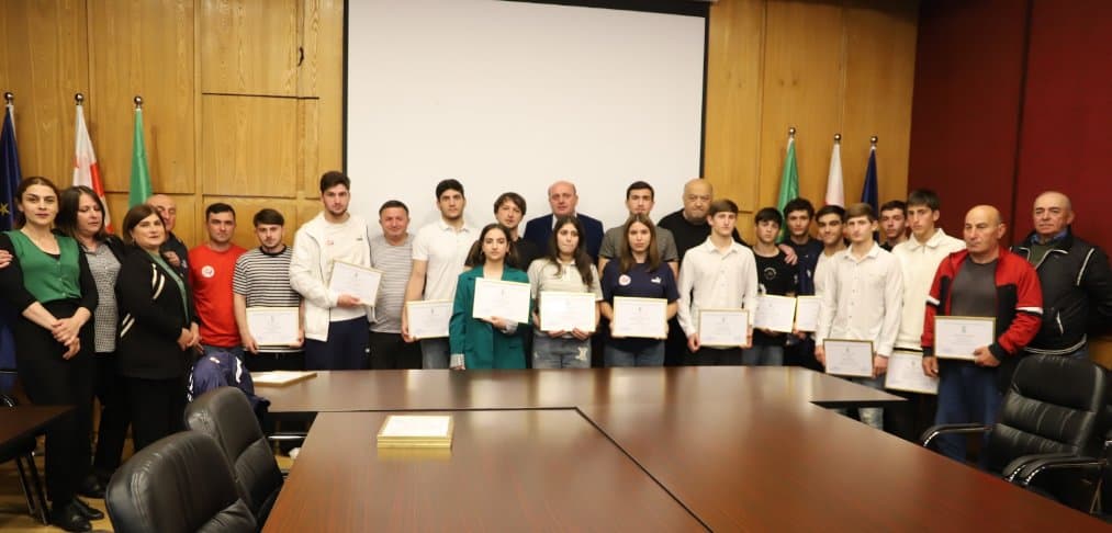 თერჯოლის მუნიციპალიტეტის მერმა წარმატებული სპორტსმენები და მწვრთნელები დააჯილდოვა