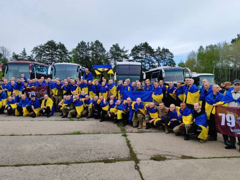 205 Ukrainian soldiers released in prisoner exchange with Russia, Zelenskyy