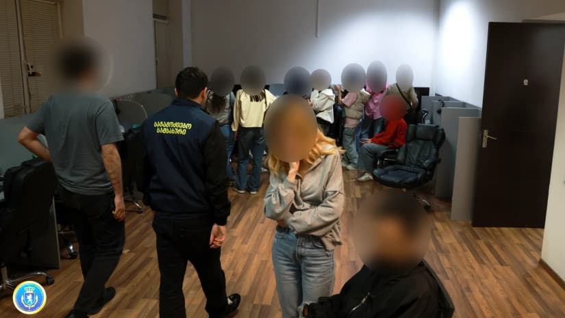 თბილისსა და აჭარაში ე.წ. ქოლცენტრებთან დაკავშირებით საგამოძიებო მოქმედებების შედეგად სხვადასხვა სახის ტექნიკა და დოკუმენტაცია ამოიღეს