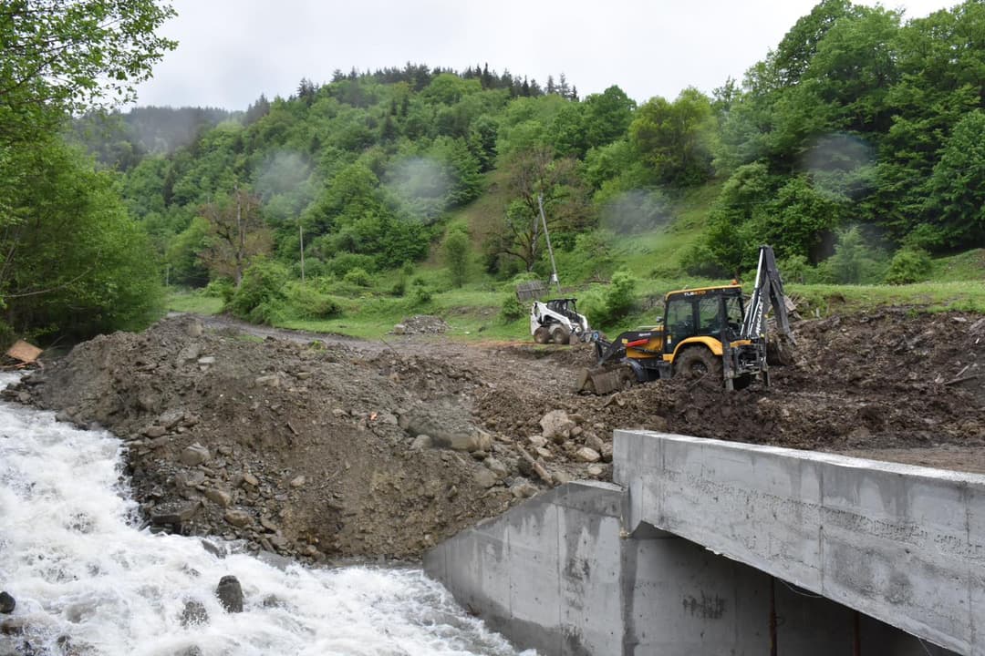 ყვიბისში მამათა მონასტერთან მისასვლელი გზის რეაბილიტაციის მეორე ეტაპი მიმდინარეობს