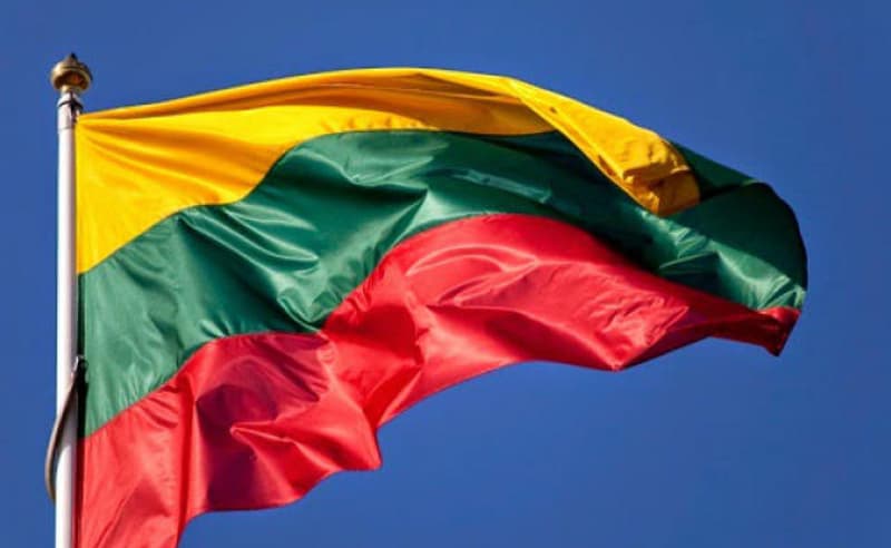 The new measures mean that holders of diplomatic and service passports -  along with their family members - will no longer enjoy simplified visa procedures or exemptions when entering Lithuania. 