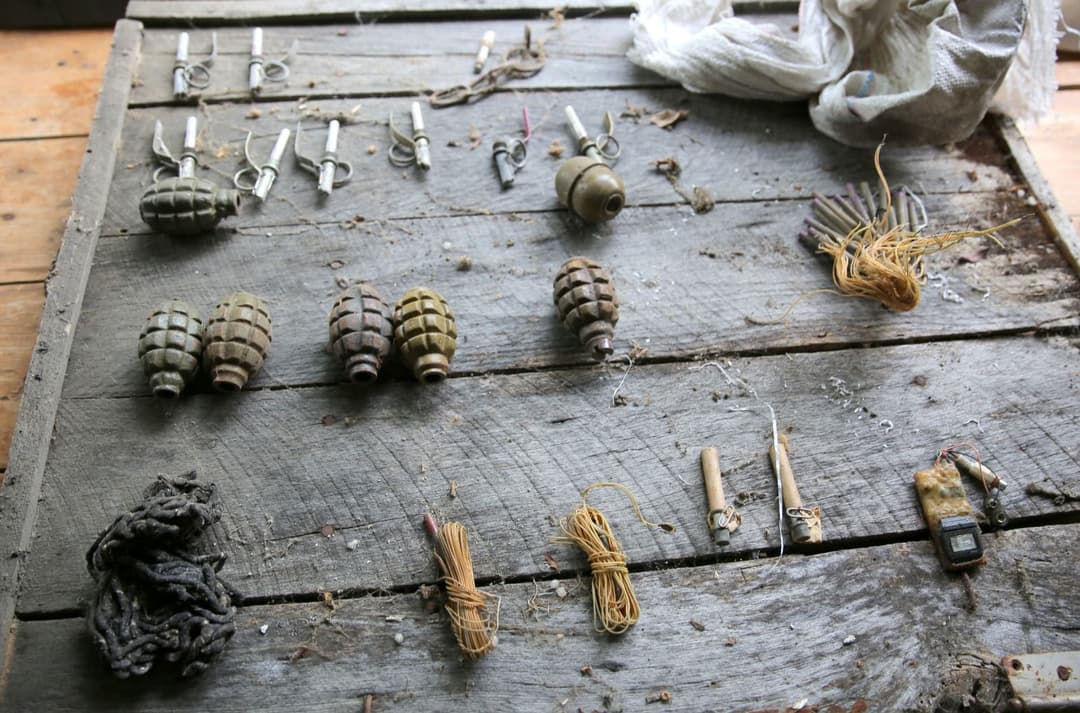 სუსმა მოქალაქის საცხოვრებელი სახლიდან სხვადასხვა სახის ასაფეთქებელი და საბრძოლო მასალა ამოიღო