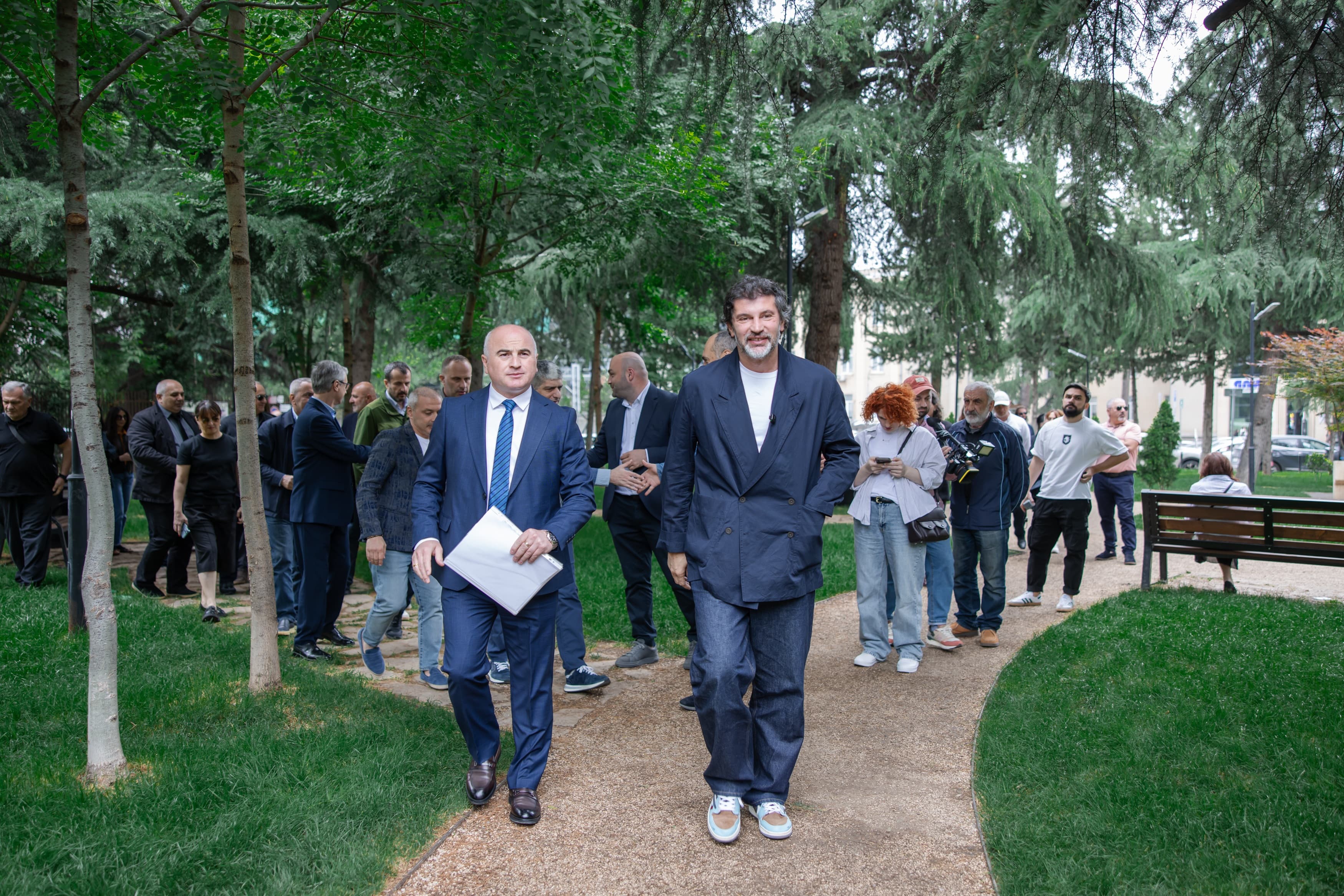 Frontnews image description