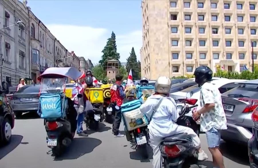 თბილისში კურიერების საპროტესტო აქცია-მსვლელობა იმართება