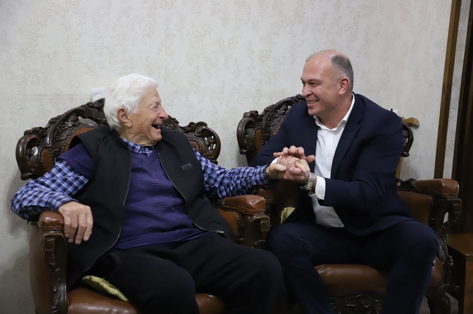 Frontnews image description