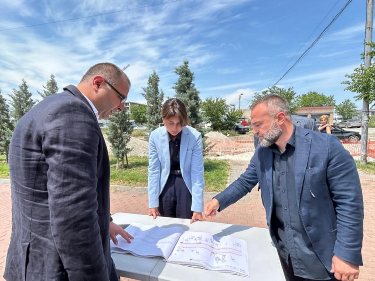 Frontnews image description