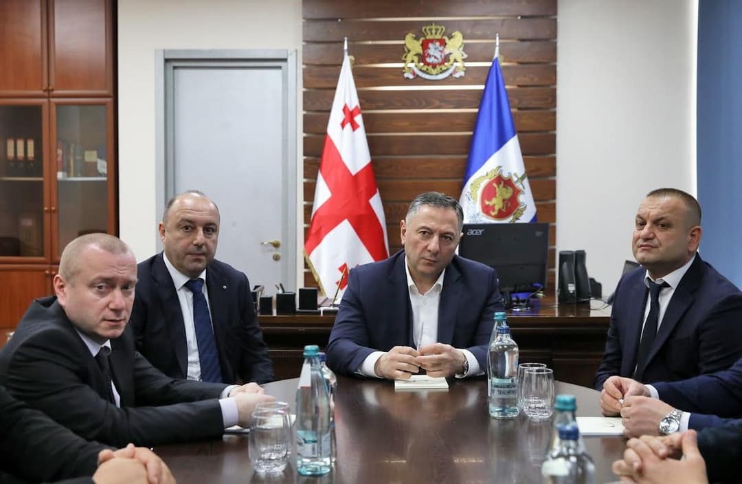 ვახტანგ გომელაურმა გურიის პოლიციის დეპარტამენტში სამუშაო თათბირი გამართა