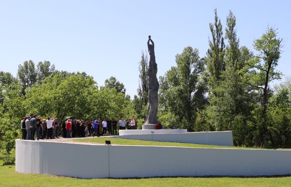 თერჯოლაში გმირთა მემორიალი გვირგვინით შეამკეს