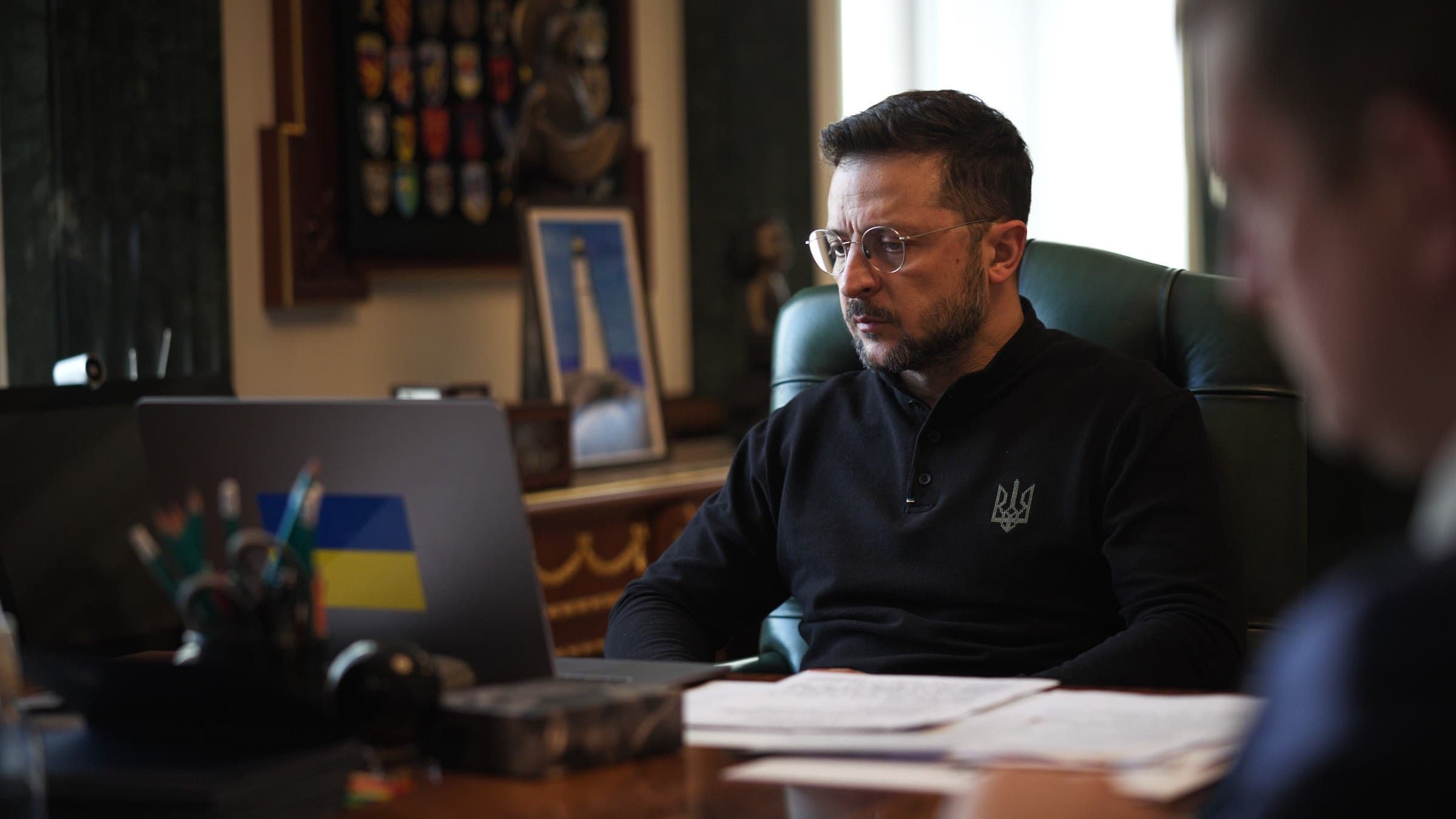 Frontnews image description