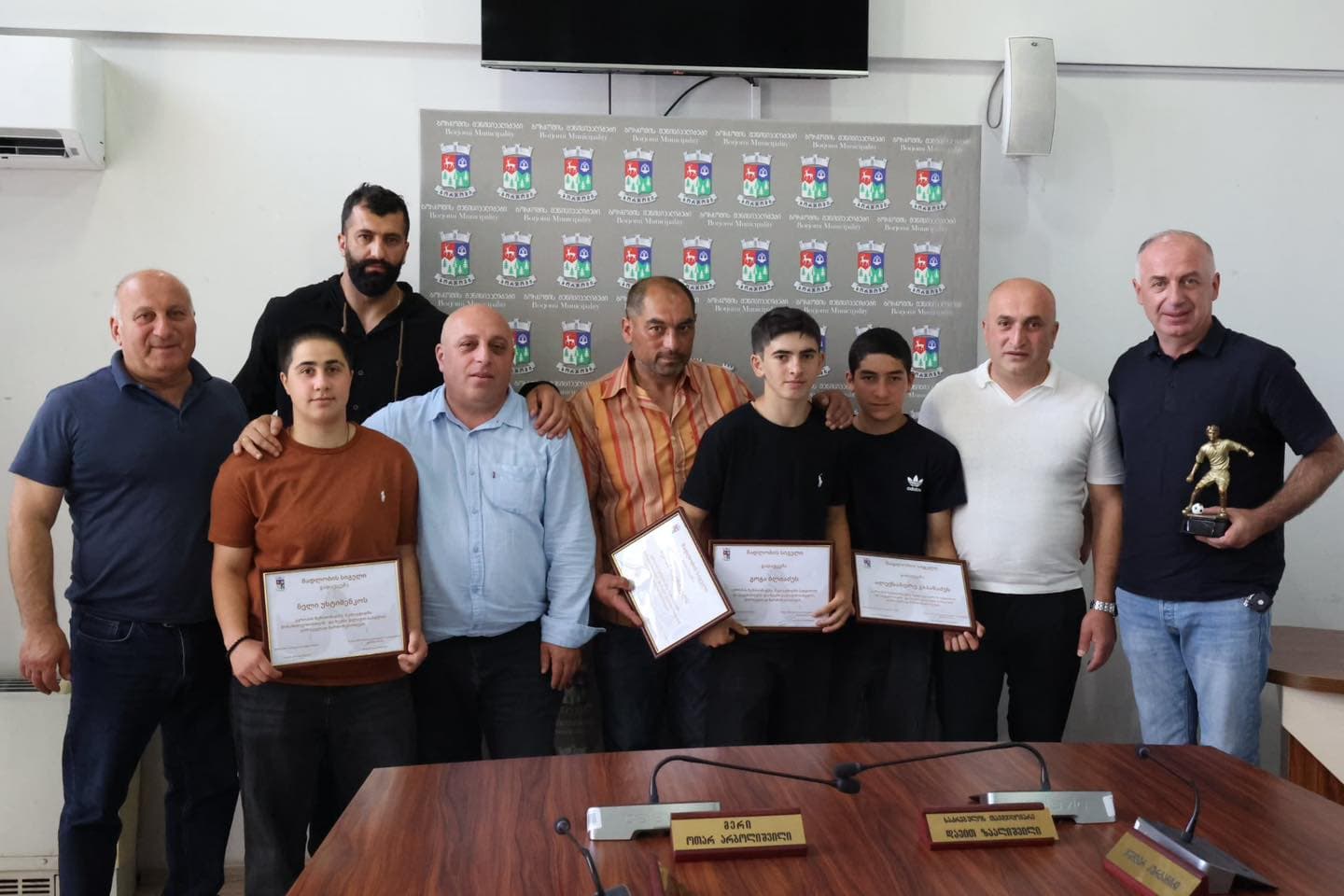 Frontnews image description