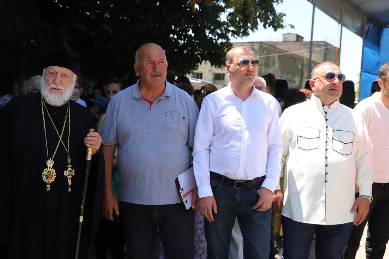 <p style="text-align: justify">თერჯოლის მუნიციპალიტეტის სოფელ ჩხარში ძეგლი "დედის ლოცვა" გაიხსნა. &nbsp;</p><p style="text-align: justify">ძეგლის გახსნის ცერემონიას იმერეთის რეგიონიდან და მუნიციპალიტეტიდან მოწვეული სტუმრები დაესწრნენ.</p><p style="text-align: justify">ძეგლის შექმნის იდეა ადგილობრივ ბიზნესმენ იორამ აბულაძეს ეკუთვნის, ხოლო მისი ავტორი მოქანდაკე გიორგი კიკვიძეა.</p><p style="text-align: justify">"დედის ლოცვის" გახსნის შემდეგ, სოფელ ჩხარის ცენტრში &nbsp;მხატვრული ღონისძიება გაიმართა, რომელშიც ადგილობრივი შემოქმედებითი ანსამბლები და ინდივიდუალური შემსრულებლები მონაწილეობდნენ. &nbsp;</p><p style="text-align: justify">ღონისძიებები მუნიციპალიტეტის მერიის მხარდაჭერით, მერიის კულტურის სამსახურის ორგანიზებით და ააიპების ჩართულობით მოეწყო.</p>