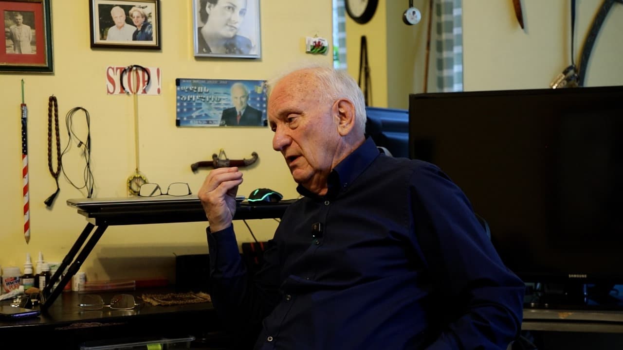 <p style="text-align: justify"><strong>2001 წელი</strong> იყო, ახალგაზრდა, ამბიციურმა და მიზნებით სავსე სტუდენტმა პირველად შევაბიჯე <a target="_blank" rel="noopener noreferrer nofollow" class="text-brand-500 underline" href="https://www.tsu.ge/">ივანე ჯავახიშვილის სახელობის თბილისის სახელმწიფო უნივერსიტეტში</a>, ჟურნალისტიკის ფაკულტეტზე, იმ დროს ჩემსავით ბევრი მიდიოდა ამ გზით. აუდიტორიაში გვხვდებოდნენ ადამიანები, რომლებიც საკუთარი ცხოვრებით და პროფესიული გამოცდილებით გზამკვლევები ხდებოდნენ ჩვენთვის. ერთ-ერთი მათგანი ჩემთვის იყო ნუგზარ რუხაძე, არა უბრალოდ ლექტორი, არამედ ადამიანი, რომელიც მაშინვე იგრძნობოდა აურით, ხმით, მზერითაც კი.</p><p style="text-align: justify">სწორედ ამიტომ, წლების შემდეგ, როდესაც რუბრიკის <a target="_blank" rel="noopener noreferrer nofollow" class="text-brand-500 underline" href="https://youtube.com/playlist?list=PLwwcuNwtCwGrp6SKR-LV6RoBozsIwIVnO&amp;si=qGC5U9O43dzR4U3E">"ადამიანები ისტორიით"</a> მომდევნო სტუმარზე ვფიქრობდი, ვუთხარი გუნდს – უნდა იყოს ის, ვინც ჩემთვის არ არის მხოლოდ პედაგოგი, ჟურნალისტი, დიპლომატი, არამედ ცხოვრების მასწავლებელიც – <strong>ნუგზარ რუხაძე</strong>.</p><p style="text-align: justify"><strong>ბავშვობა, სადაც ყველაფერი იწყება</strong></p><p style="text-align: justify"><strong>"ყველაფერი ოჯახიდან მოდის"</strong> – ასე იწყებს ნუგზარი საუბარს. მისი ბავშვობის წლები საბჭოთა საქართველოს ერთ ჩვეულებრივ, მაგრამ სიყვარულით სავსე ოჯახში გადიოდა. სწორედ იქ ჩამოყალიბდა ის ღირებულებები, რომელიც მთელი ცხოვრების გზაზე გაჰყვა – პატიოსნება, შრომისმოყვარეობა, ზომიერება და სიტყვის ფასი.</p><p style="text-align: justify"><strong>"მამაჩემი რკინის კაცი იყო“</strong>, – გვიყვება ის ღიმილით - "დედაჩემი – სითბო, სიმშვიდე და სიმდაბლე. მათგან ვისწავლე ადამიანობა“.</p><p style="text-align: justify"><strong>გზა, რომელიც შუქს ანთებს</strong></p><p style="text-align: justify"><a target="_blank" rel="noopener noreferrer nofollow" class="text-brand-500 underline" href="https://nbr.ge/">ნუგზარ რუხაძის ბიოგრაფია</a> მართლაც უნიკალურია – დაწყებული საბჭოთა საქართველოდან, გავლით ამერიკის შეერთებულ შტატებში და დაბრუნებით დამოუკიდებელ საქართველოში. ეს გზა მხოლოდ ფიზიკური გადაადგილება არ ყოფილა. ეს იყო სულიერი განვითარება, აზროვნების გაფართოება და გამოცდილებების დაგროვება, რასაც დღესაც უზიარებს ახალგაზრდებს.</p><p style="text-align: justify">მას არაერთი სტუდენტი ჰყავს აღზრდილი, მათ შორის მეც – როგორც ჟურნალისტი, როგორც პროფესიონალი და რაც მთავარია, როგორც ადამიანი. მის გვერდით გრძნობ, რომ შესაძლებლობები უსაზღვროა, თუ კი შრომობ და არ გეშინია მარცხის.</p><p style="text-align: justify"><strong>ამერიკა - "ის დაბრუნდა"</strong></p><p style="text-align: justify">ამერიკაში გატარებული წლები ნუგზარ რუხაძის ცხოვრებაში სრულიად ახალი ეტაპი იყო, იქ მან ჩაწერა 300-ზე მეტი სიუჟეტი, ჰქონდა საკუთარი გადაცემა და იყო პირველი ქართველი, ვინც ატლანტის შტატის &nbsp;11 ALive ტელევიზიაში წარადგენდა საინფორმაციო ბლოკებს. მისმა თავშეკავებულმა, მაგრამ ღრმა ანალიზმა, იქაც მოიპოვა პატივისცემა.</p><p style="text-align: justify"><strong>დიპლომატი და პროტოკოლის სამსახურის უფროსი</strong></p><p style="text-align: justify">ნუგზარ რუხაძის პროფესიული გზა მხოლოდ მედიით არ შემოიფარგლა. საქართველოს საგარეო საქმეთა სამინისტროში მან წლები გაატარა პროტოკოლის სამსახურის უფროსის პოზიციაზე. აქ დაიწყო კიდევ ერთი მნიშვნელოვანი ეტაპი – დიპლომატიური სიზუსტის, საერთაშორისო ეტიკეტის და სახელმწიფოს სახის შექმნისა და წარმოჩენის ეტაპი.</p><p style="text-align: justify">გელა ჩარკვიანთან, ედუარდ შევარდნაძესთან, ჯუმბერ პატიაშვილთან გატარებული წლები მის მეხსიერებაში არა მხოლოდ მოგონებებად დარჩა, არამედ პროფესიული ღირებულებების ნაწილად.</p><p style="text-align: justify"><strong>მასწავლებელი, რომელიც დღემდე არ იღლება</strong></p><p style="text-align: justify">დღეს ნუგზარ რუხაძე 83 წლისაა, მაგრამ ის კვლავ სავსეა ენერგიით. მისი აუდიტორია იცვლება თაობებით, მაგრამ ერთი რჩება უცვლელი – მისი დამოკიდებულება სტუდენტების მიმართ. ის არ ასწავლის მხოლოდ ჟურნალისტიკას ან ინგლისურ ენას, ის ასწავლის ცხოვრებას, ობიექტურობას, სინდისს, და აზრის წონას.</p><p style="text-align: justify">"მხოლოდ განათლება გადაარჩენს ადამიანს, სხვა ყველაფერი დროებითია“, - ამბობს ის.</p><p style="text-align: justify"><strong>წიგნები, სიუჟეტები, თარგმანები – მემკვიდრეობა, რომელიც არ ძველდება</strong></p><p style="text-align: justify">ნუგზარ რუხაძის სახელს უკავშირდება არაერთი თარგმანი, სახელმძღვანელოს შექმნა, პროფესიული ლიტერატურის განვითარება. მისი ტექსტები წაკითხვისთანავე გეხება, გაფიქრებს მარტივ ჭეშმარიტებებზე და მიყავხარ მთავართან – სიმართლის წონასთან.</p><p style="text-align: justify"><strong>დღევანდელი ჟურნალისტიკა – შეფასება ოსტატისგან</strong></p><p style="text-align: justify">ნუგზარი გულწრფელია: "დღევანდელ ჟურნალისტიკაში ბევრი ზედაპირულობაა“. მაგრამ ამის პარალელურად, მას სჯერა ახალი თაობის, მათგანაც ისეთების, ვინც სწავლის სურვილით მოდის და არა პოპულარობისთვის. რჩევაც ასეთია: "თვითკრიტიკა და მომზადება – აი, ჟურნალისტის ორი ფუძე“.</p><p style="text-align: justify"><strong>მეგობარი, რომელსაც ყოველთვის მივაკითხავ</strong></p><p style="text-align: justify">ნუგზარი დღეს ჩემი უფროსი მეგობარია. ის არის ადამიანი, ვისთანაც სტრატეგიულ გადაწყვეტილებებს ვაზიარებ. ის არ დაემთხვევა შენს მოსაზრებას მხოლოდ იმიტომ, რომ მეგობარია – სწორედ ამიტომ ვაფასებ. გულწრფელობა, რაც მას ბავშვობიდან მოჰყვება, რჩება მის მთავარ სახელმძღვანელოდ.</p><p style="text-align: justify">წლების განმავლობაში, ჩემ გარშემო ბევრი ადამიანი იცვლებოდა. ის კი რჩებოდა. რჩებოდა, როგორც ხმა, რომელიც გეუბნება – "იარე წინ, გაუჩერებლად".</p><p style="text-align: justify"><strong>დასასრულს – მადლობა</strong></p><p style="text-align: justify">ნუგზარ რუხაძე არის ადამიანი, რომელსაც ეკუთვნის ყველა ის თბილი სიტყვა, რაც კი შეიძლება ადამიანზე ითქვას. ის რჩება ჩვენთვის ოსტატად, მეგობრად, მრჩევლად, ხიდად თაობებს შორის. და სანამ გვყავს ასეთი ადამიანები, ვისაც შეუძლია გზის ჩვენება, არც მომავალი დაგვეკარგება.<br><br></p><div class="iframe-wrapper"><iframe src="https://www.youtube.com/embed/t5JM_jc_i9Y?si=FyRZP4W9aie8L8eb" frameborder="0" allowfullscreen="true" width="560" height="315" title="YouTube video player" allow="accelerometer; autoplay; clipboard-write; encrypted-media; gyroscope; picture-in-picture; web-share"></iframe></div><p style="text-align: justify"></p><p style="text-align: justify"></p><p style="text-align: justify"></p><p style="text-align: justify"><a target="_blank" rel="noopener noreferrer nofollow" class="text-brand-500 underline" href="https://ka.wikipedia.org/wiki/%E1%83%A0%E1%83%90%E1%83%A3%E1%83%9A_%E1%83%A5%E1%83%98%E1%83%A0%E1%83%98%E1%83%90"><strong><em>რაულ ქირია</em></strong></a></p><p style="text-align: justify"></p><p style="text-align: justify"><a target="_blank" rel="noopener noreferrer nofollow" class="text-brand-500 underline" href="https://frontnews.ge/ge"><em>Front News საქართველოს</em></a><em> დამფუძნებელი</em></p>