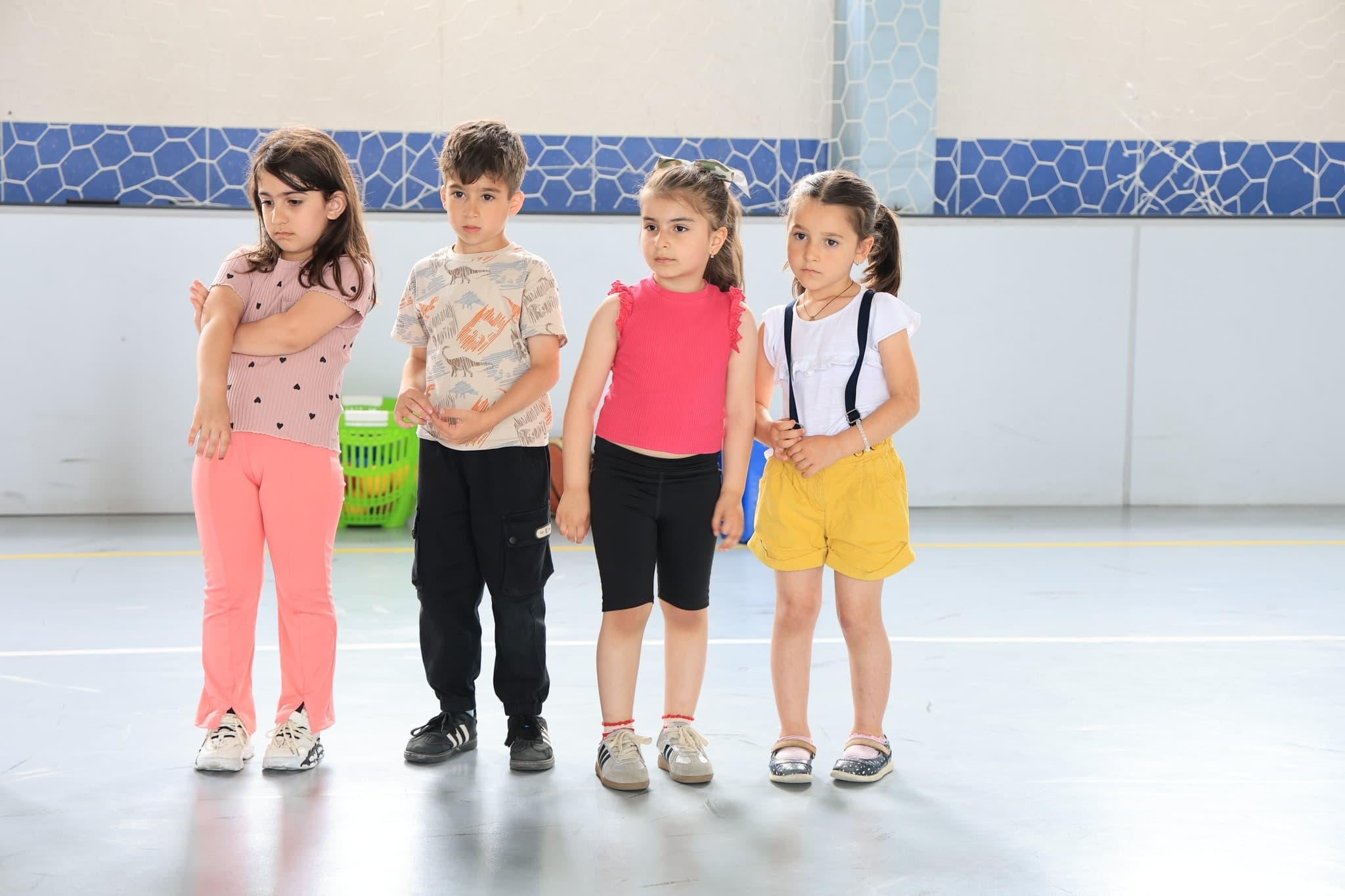 <p style="text-align: justify">ეროვნული თავდაცვის აკადემიაში სპორტულ-გასართობი ღონისძიება "მხიარული სტარტები" გაიმართა, რომელშიც&nbsp; აკადემიის პირადი შემადგენლობის შვილებმა მიიღეს მონაწილეობა.</p><p style="text-align: justify">ბავშვები ღონისძიებაში აქტიურად იყვნენ ჩართულები. მათთვის აკადემიის სპორტულ კომპლექსში გაიმართა არაერთი სპორტულ-გასართობი აქტივობა.</p><p style="text-align: justify">"მხიარული სტარტების" დასრულების შემდეგ, ყველა მონაწილე სამახსოვრო სიგელით დაჯილდოვდა.</p><p style="text-align: justify">&nbsp;</p>