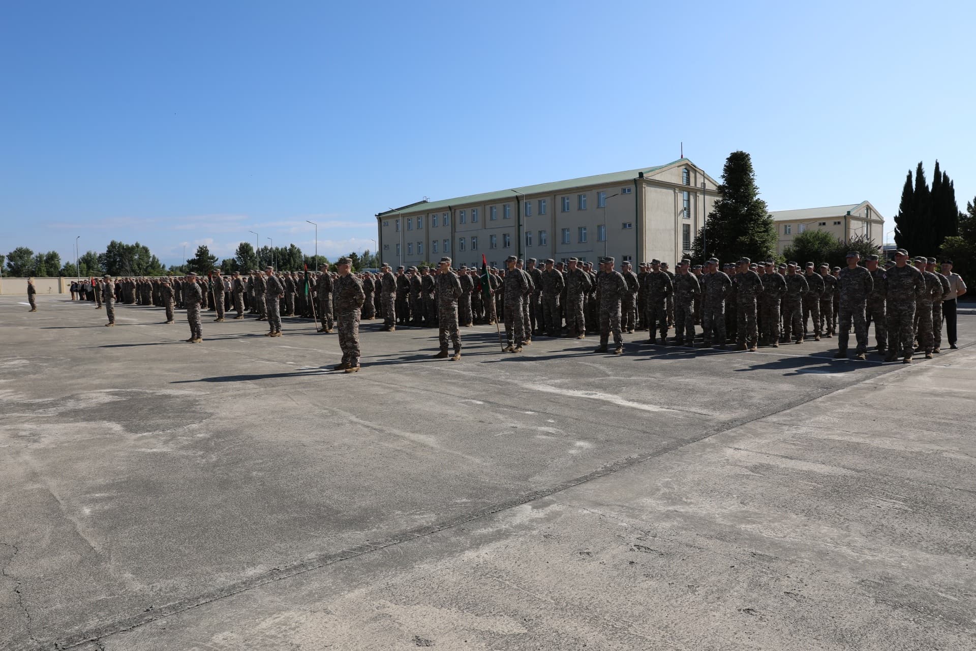 <p style="text-align: justify">ეროვნული თავდაცვის აკადემიაში სერჟანტთა კორპუსის დღისადმი მიძღვნილი საზეიმო ღონისძიება გაიმართა.</p><p style="text-align: justify">აკადემიის სერჟანტთა პირად შემადგენლობას პროფესიული დღე აკადემიის რექტორმა ბრიგადის გენერალმა მამია ბალახაძემ მიულოცა.</p><p style="text-align: justify">აკადემიის რექტორმა სიტყვით გამოსვლისას თავდაცვის ძალებში სერჟანტის როლის მნიშვნელობაზე გაამახვილა ყურადღება და სერჟანტთა კორპუსის განვითარების მიმართულებით დაგეგმილ სამომავლო პერსპექტივებზე ისაუბრა. რექტორმა სერჟანტებს თავდაცვის ძალების მშენებლობაში შეტანილი წვლილისთვის, პროფესიონალიზმისა და თავდადებისთვის მადლობა გადაუხადა და წარმატებები უსურვა.</p><p style="text-align: justify">პროფესიულ დღესთან დაკავშირებით, წარმატებული სერჟანტები სამსახურებრივი მოვალეობის შესრულებისას გამოვლენილი მაღალი პროფესიონალიზმისთვის სხვადასხვა საჩუქრებით დაჯილდოვდნენ.</p>