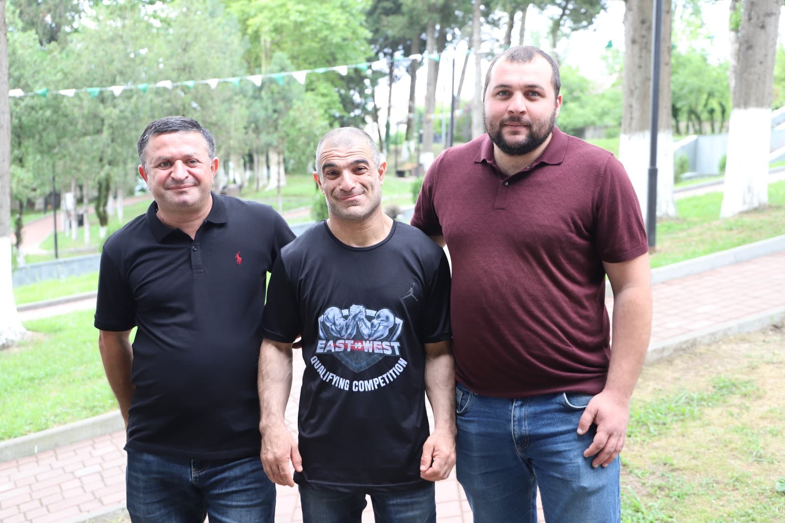 <p style="text-align: justify">თერჯოლის მუნიციპალიტეტში ოლიმპიზმის საერთაშორისო დღე სპორტული ღონისძიებებით აღინიშნა. ქალაქის ცენტრალურ ქუჩაზე მოეწყო მძლეოსნური გარბენი.</p><p style="text-align: justify">ლაშა გოგიაშვილის სახელობის სკვერში &nbsp;წარმოდგენილი იყო ტურნირები &nbsp;მკლავჭიდში, შაშსა და ნარდში. ღონისძიებას ესწრებოდა საპატიო სტუმარი, ოლიმპიური ჩემპიონი, პარამკლავჭიდელი &nbsp;ვახტანგ ახობაძე.</p><p style="text-align: justify">დღესვე ოლიმპიზმის დღესთან დაკავშირებული ღონისძიებების დასასრულს, გამარჯვებული სპორტსმენების დაჯილდოების ცერემონია გაიმართა.</p><p style="text-align: justify">ოლიმპიზმის საერთაშორისო დღისადმი მიძღვნილ ღონისძიებებს, თერჯოლის მუნიციპალიტეტის მერი მანუჩარ რობაქიძე, საკრებულოს თავმჯდომარის მოადგილე ჯემალ ისაკაძე, მერის მოადგილეები, საკრებულოს დეპუტატები, მერიის და ააიპიების წარმომადგენლები დაესწრნენ.</p><p style="text-align: justify">ღონისძიებები, თერჯოლის &nbsp;მუნიციპალიტეტის მერიის კულტურის სამსახურის, ააიპიების, საქართველოს ოლიმპიური კომიტეტის იმერეთის რეგიონული ორგანიზაციის მხარდაჭერით განხორციელდა.</p>