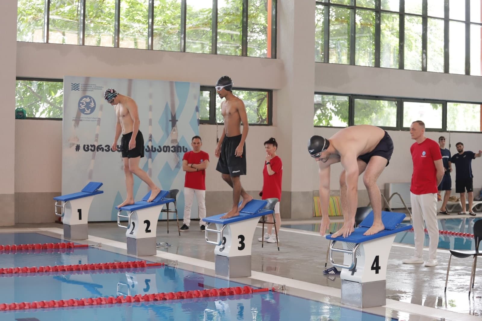 <p style="text-align: justify">ეროვნული თავდაცვის აკადემიის იუნკერთა სასწავლო ბატალიონის იუნკერებმა მონაწილეობა მიიღეს სსიპ ახალგაზრდობის სააგენტოს ორგანიზებით დაგეგმილ მასშტაბურ სტუდენტურ ფესტივალში „სტუდფესტი 2025“, რომელიც მოიცავდა უნივერსიტეტებს შორის სპორტული ტურნირების ჩატარებას, კულტურული და შემოქმედებითი ღონისძიებების გამართვას.</p><p style="text-align: justify">მსგავსი სახის აქტივობებში მონაწილეობის მიღება ხელს უწყობს სხვადასხვა უნივერსიტეტების სტუდენტებს შორის პარტნიორული და მეგობრული ურთიერთობების ჩამოყალიბებასა და აკადემიის შესახებ საზოგადოებაში ცნობადობის ამაღლებას და პოპულარიზაციას.</p>