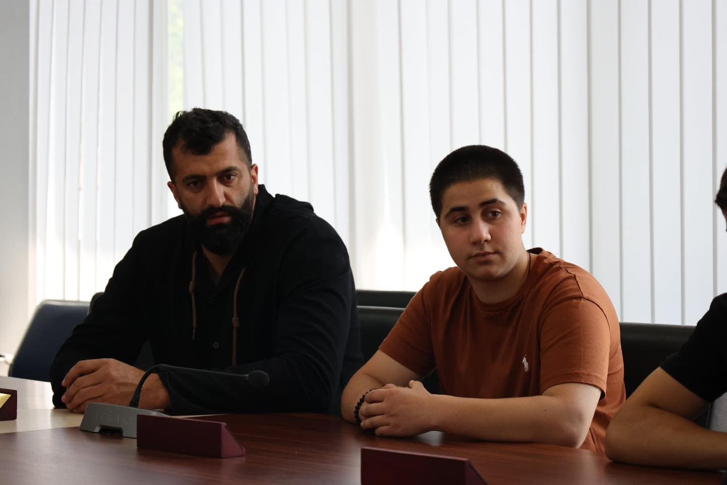 <p style="text-align: justify">ბორჯომის მუნიციპალიტეტის მერმა ოთარ არბოლიშვილმა და საკრებულოს თავმჯდომარე დავით ზაალიშვილმა მკლავჭიდში ევროპის ჩემპიონატში მონაწილე წარმატებულ ბორჯომელ სპორტსმენებს მადლობის სიგელები გადასცეს.</p><p style="text-align: justify">ბორჯომის სასპორტო სკოლის მკლავჭიდის სექციის სპორტსმენი გოგა ბლიაძე 50 კგ წონით კატეგორიაში ევროპის ჩემპიონი გახდა, ალექსანდრე კაპანაძემ მესამე ადგილი მოიპოვა, ხოლო ნელი უსტინენკო მეოთხე ადგილზე გავიდა.</p><p style="text-align: justify">მკლავჭიდის 2025 წლის ევროპის ჩემპიონატი რუმინეთის ქალაქ კლუჟ-ნაპოკაში გაიმართა.</p>