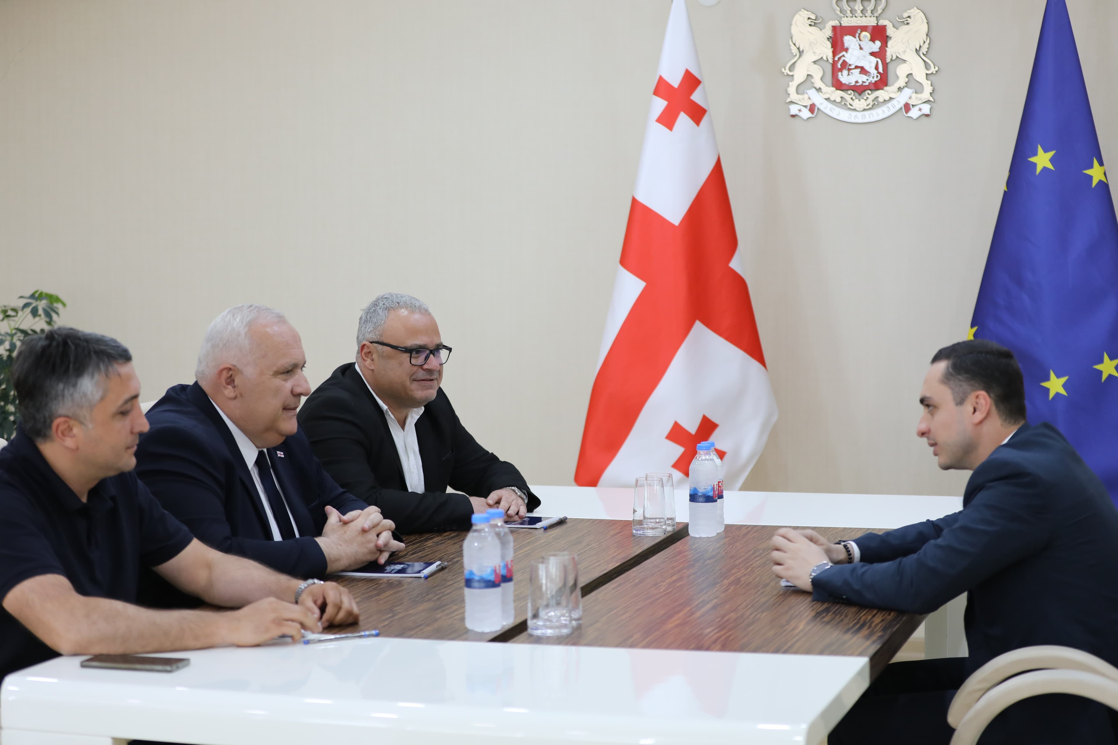 Frontnews image description