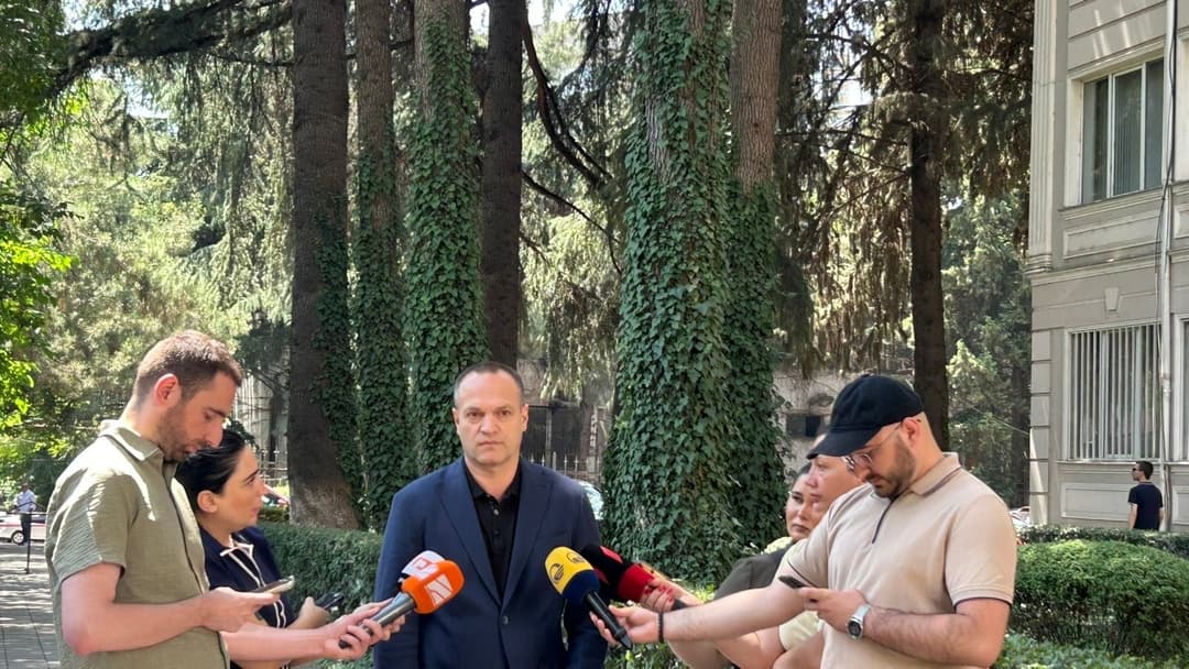 პეტრე ცისკარიშვილი - აბსურდის თეატრია, რაც ნიკა გვარამიას გარშემო ტრიალებს