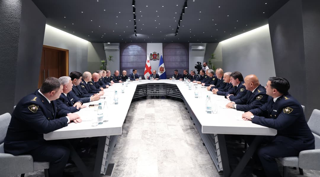 გეკა გელაძემ საპატრულო პოლიციის დეპარტამენტის ხელმძღვანელ პირებთან საგზაო მოძრაობის უსაფრთხოების მეტად გაძლიერების მიზნით დაგეგმილი რეფორმები განიხილა