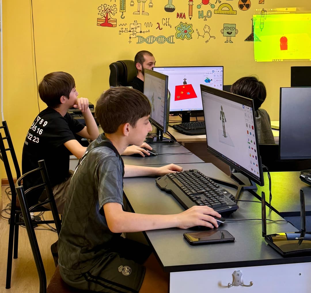 გორის მერიამ კონკურსის წესით შერჩეული 10-დან 15 წლამდე ასაკის 30 მოსწავლისთვის  STEAM-ის კურსი სრულად დააფინანსა