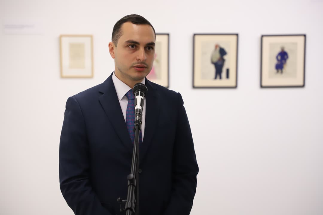 გიორგი ჯინჭარაძემ სტუდენტებს ალექსანდრე შარვაშიძის ნამუშევრების გამოფენაზე უმასპინძლა