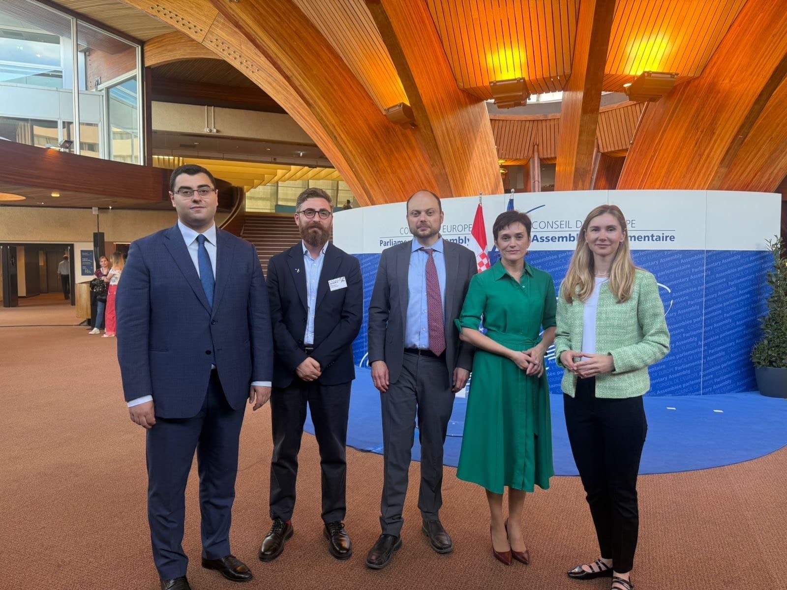 Frontnews image description