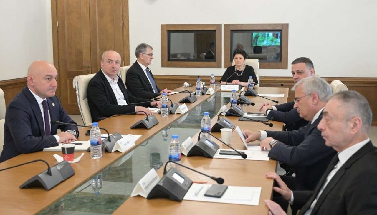 Frontnews image description