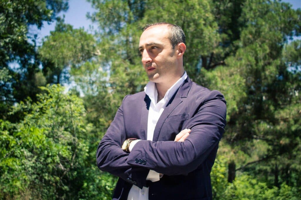 კოტე იოსელიანი უტა ივანიშვილს ბოდიშს უხდის