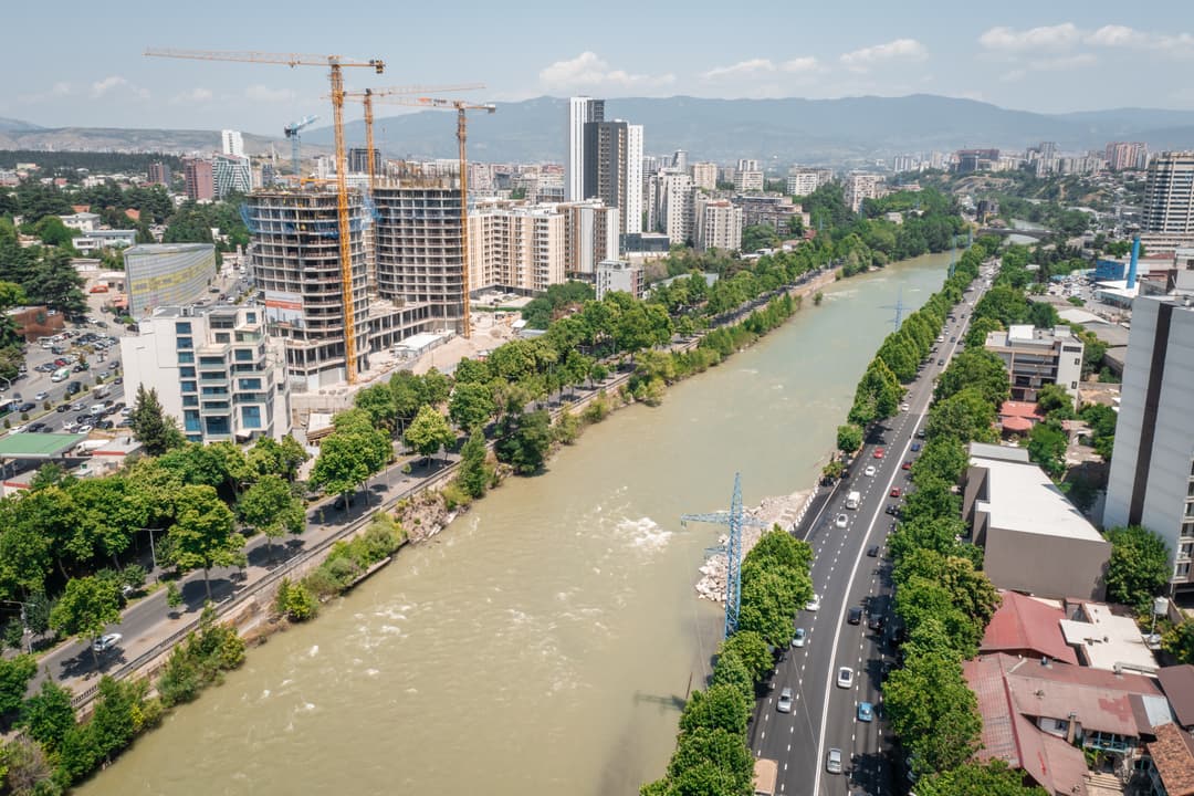 მტკვრის მარცხენა სანაპიროზე ნაპირსამაგრი და საგზაო სამუშაოების ძირითადი ეტაპი დასრულებულია