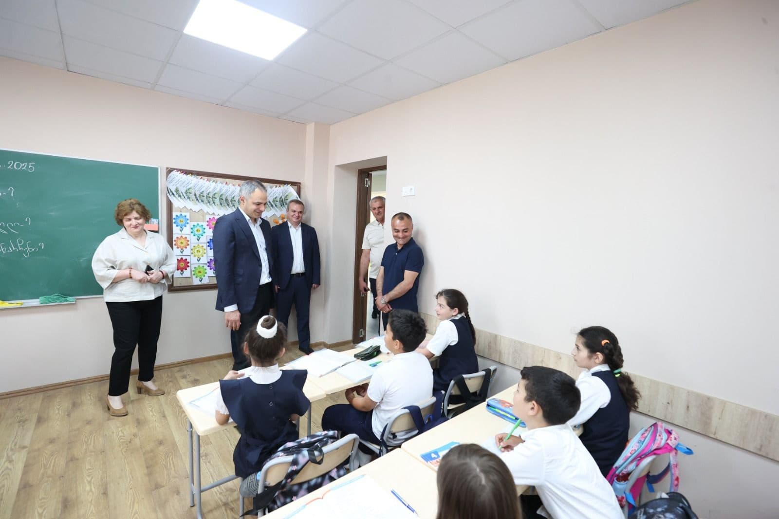 Frontnews image description