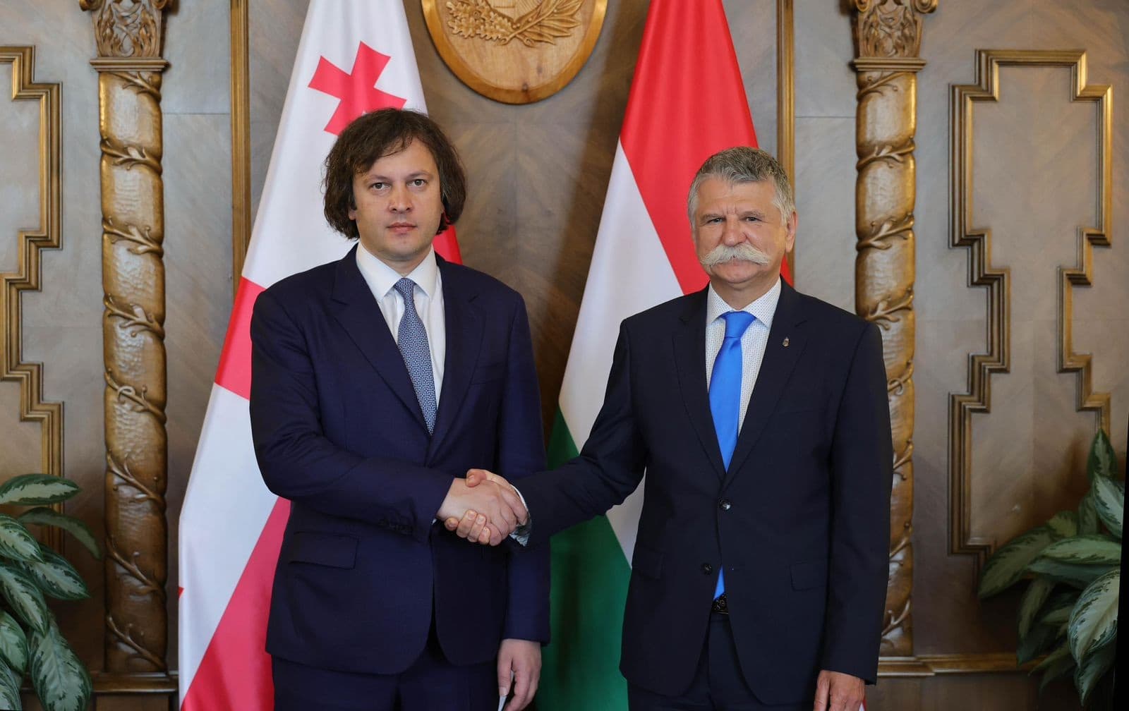 Frontnews image description