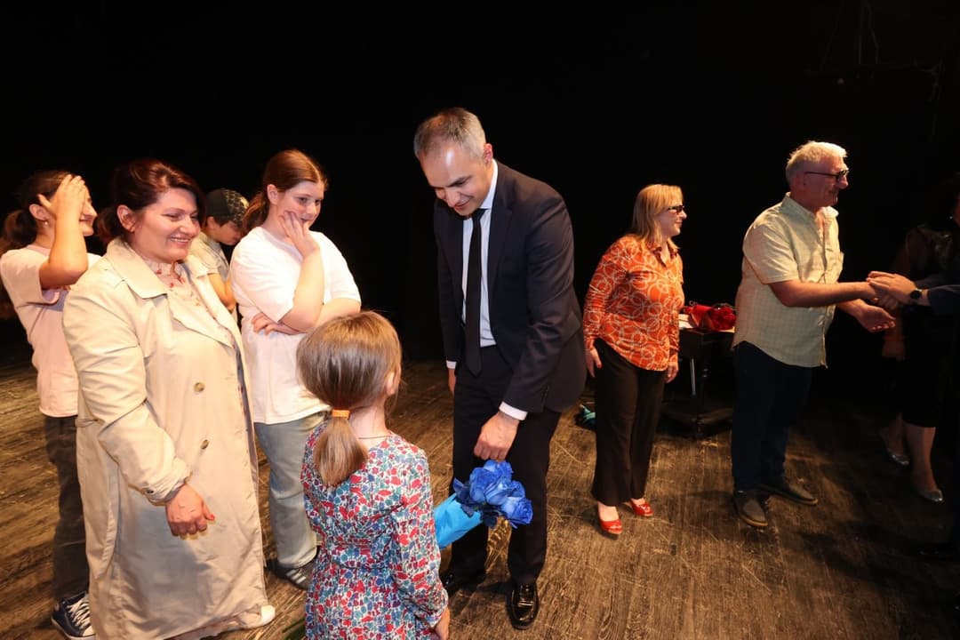 ალექსანდრე წულაძე მარჯანიშვილის თეატრში მოსწავლეების მონაწილეობით დადგმულ სპექტაკლს დაესწრო